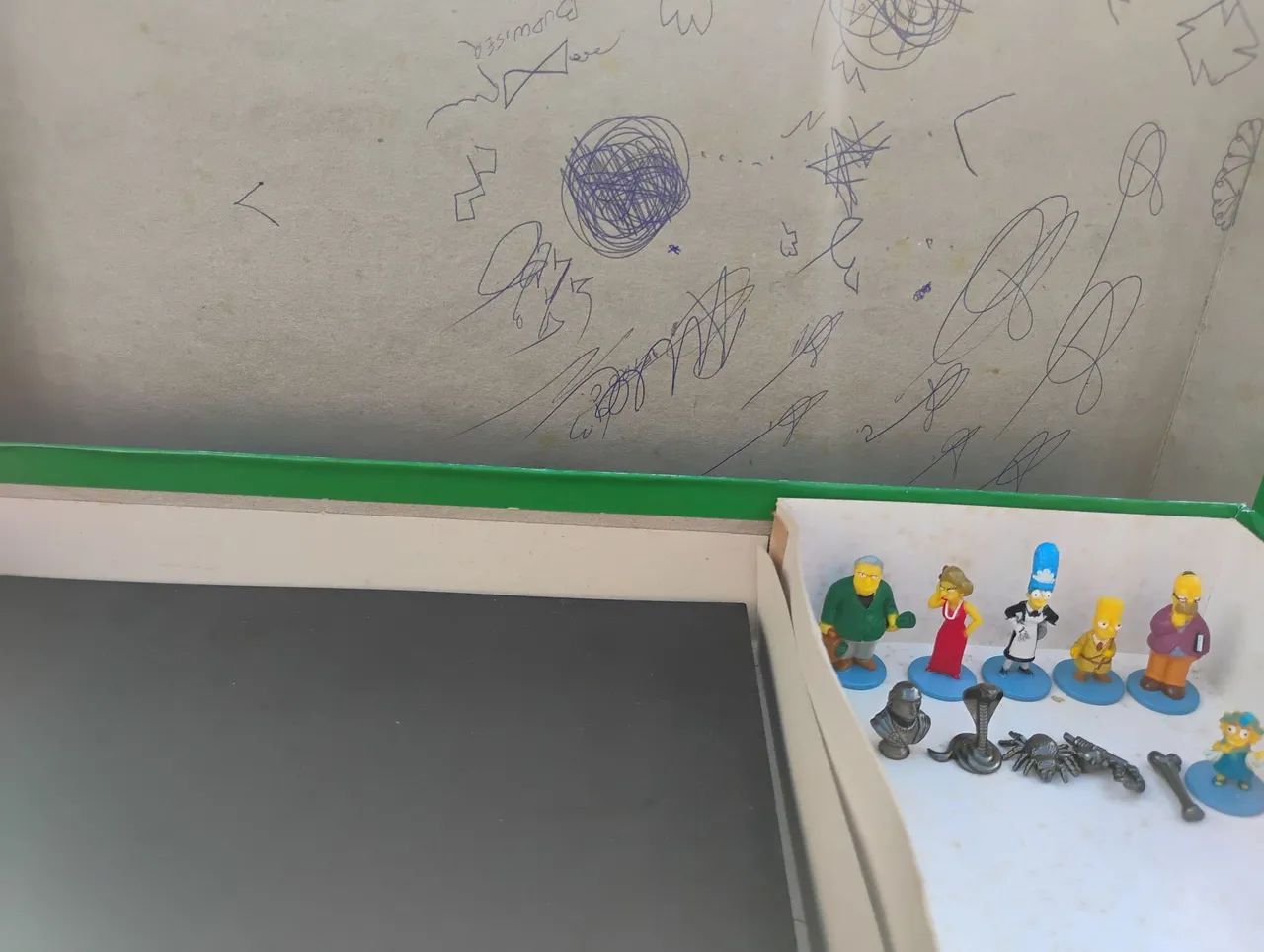 Jogo de tabuleiro - Clue Os Simpsons - INCOMPLETO! - Foto 5