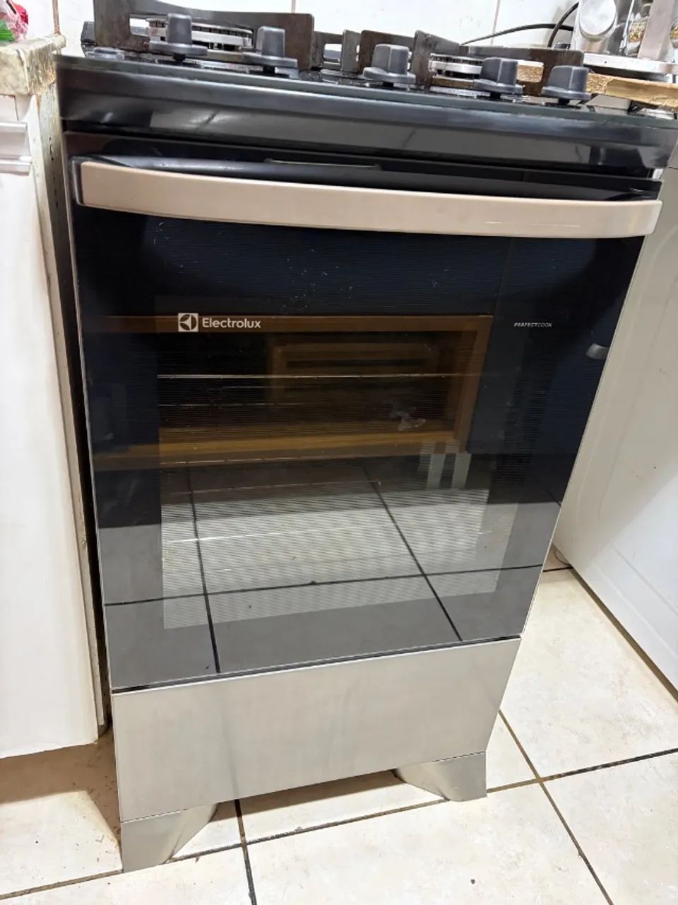 FOGÃO INOX ELETROLUX QUATRO BOCAS VIDRO TEMPERADO COM FUNÇÃO VAPORBAKE  - Foto 3