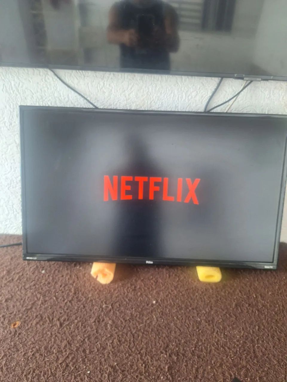 TV SMART 32 POLEGADAS PHILCO ROKU SEM OS PES ACEITO CARTÃO  - Foto 3