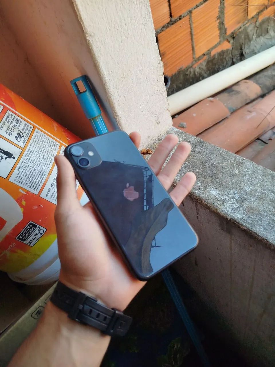 iPhone 11 ACOMPANHA CARREGADOR