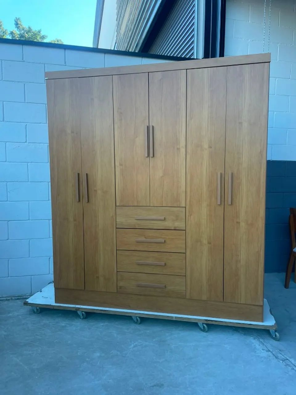 GUARDA ROUPAS 6 PORTAS  (ÚLTIMA PEÇA)