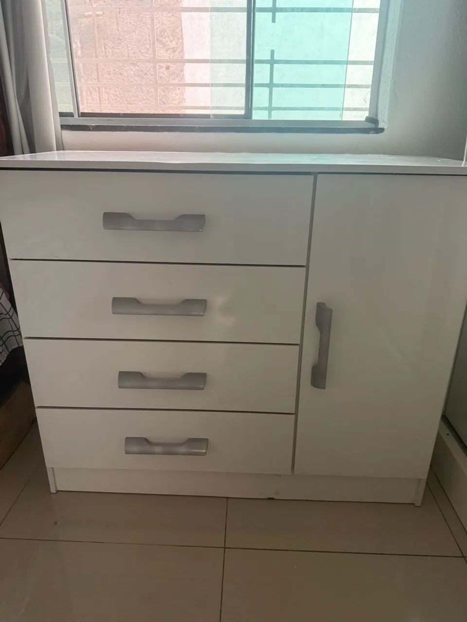 Cômoda branca 