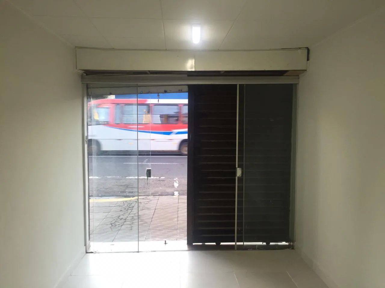SALÃO C/VITRINE NA RUI BARBOSA - Foto 2