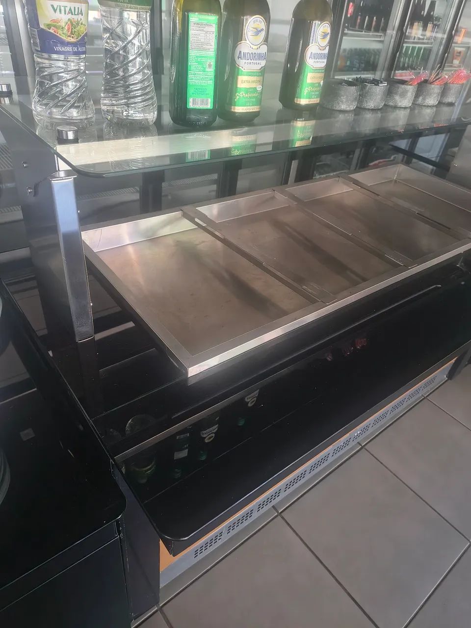 Vende-se balcão de comida quente e frio em perfeito estado 