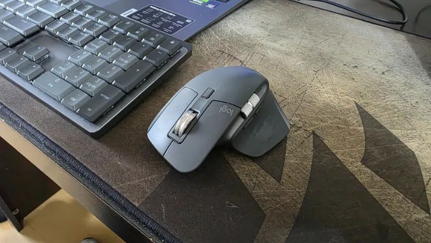 Teclado Logitech MX Mechanical + mouse Logitech MX Master 3S - Foto 5