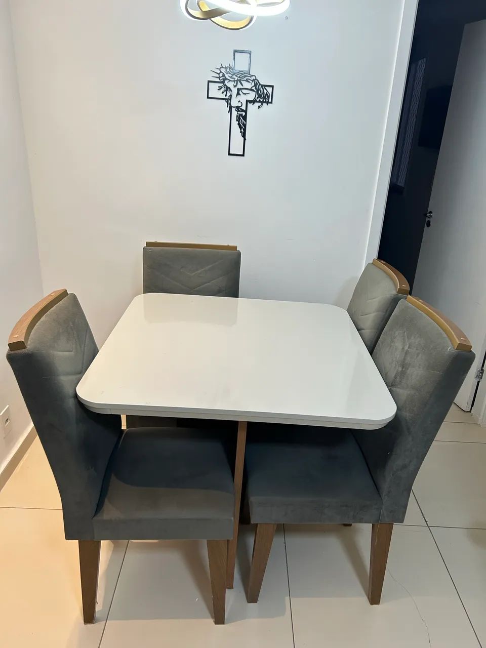 Mesa com 4 cadeiras - QUASE NOVA - 90cm - Foto 4