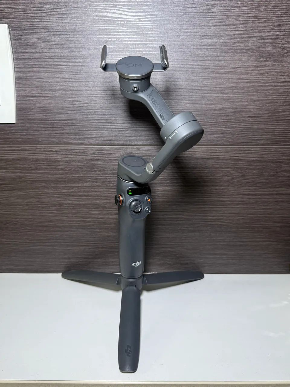 Estabilizador celular - DJI Osmo mobile 6  - Foto 3