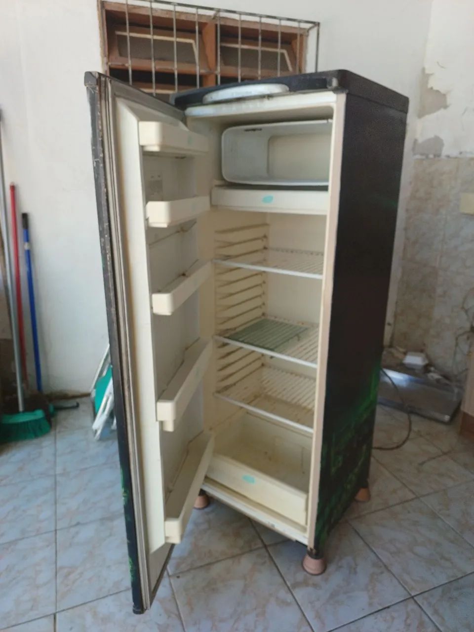 Doação geladeira /cama solteiro  - Foto 2