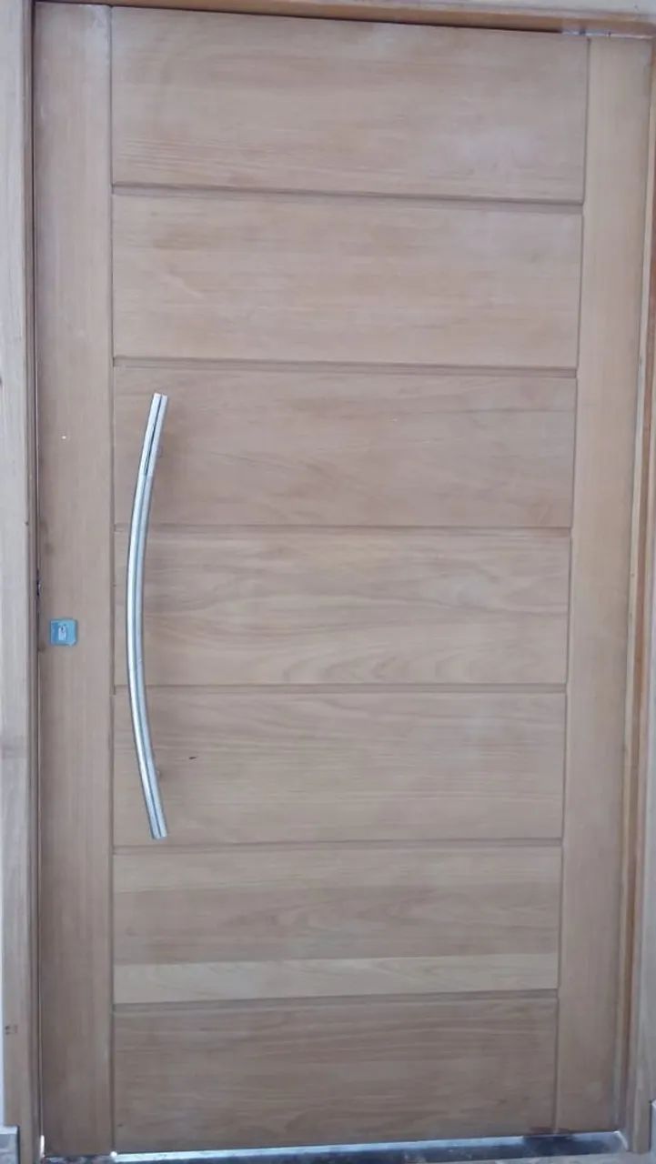 Instalação de portas de madeira