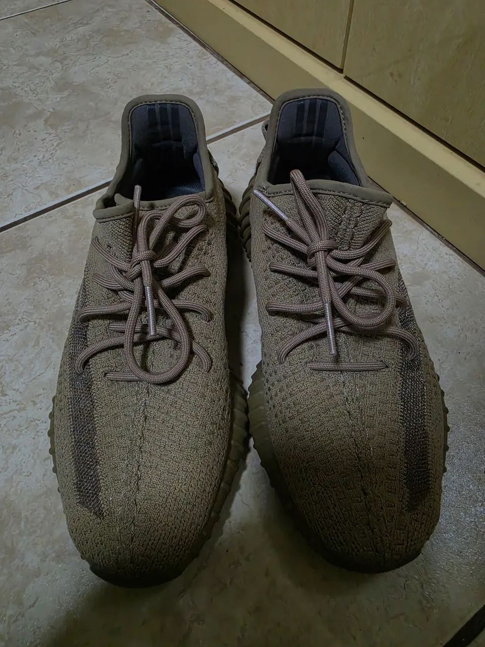 Tenis adidas Yeezy Boost 350 V2 Earth.  - Foto 4
