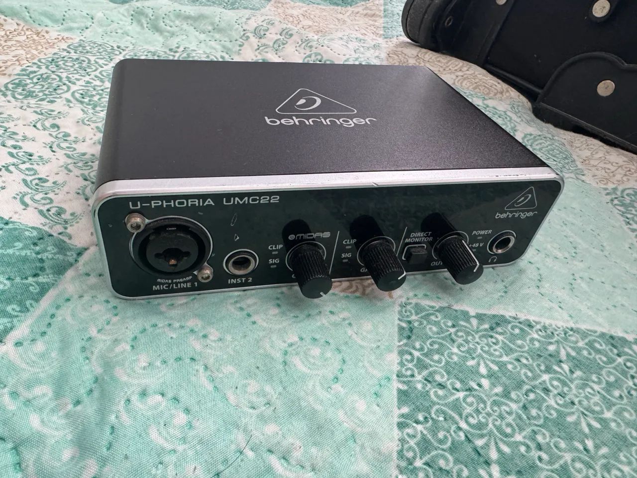placa de áudio Behringer U-PHORIA UMC22.