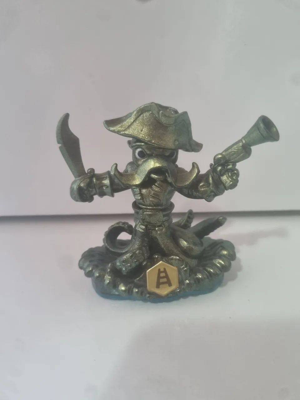 skylanders gold wash buckler boneco