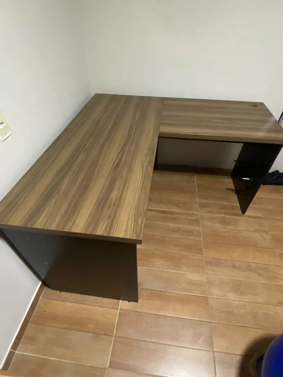Mesa de escritório em L - Foto 2
