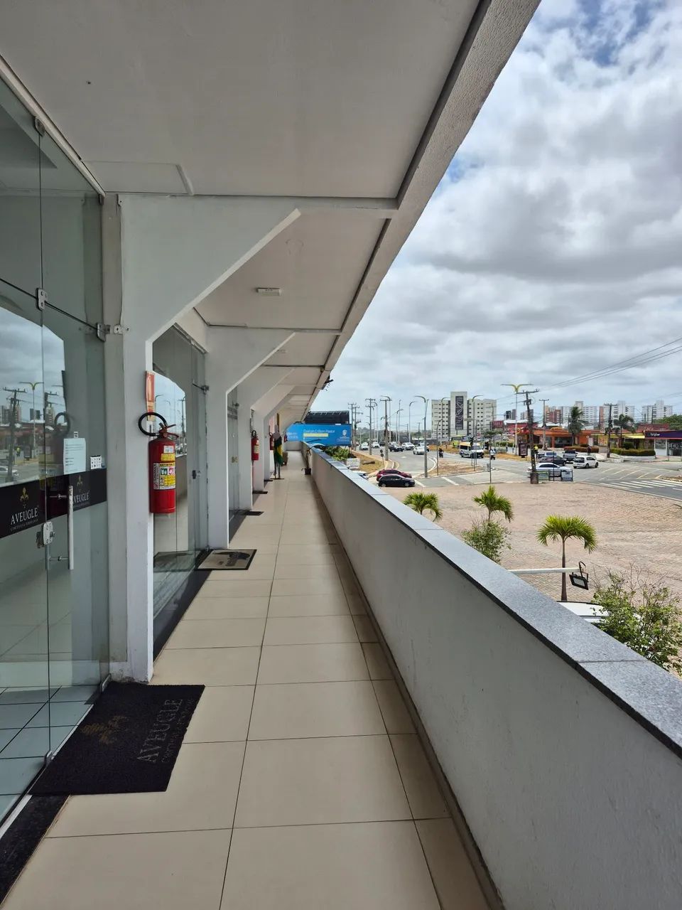 Alugo sala no Barracenter -Calhau R$ 2.800