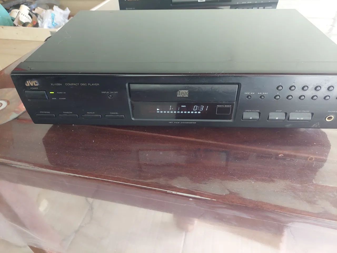 Vendo cd player   jvc funciona  perfeitamente  com marcas de uso - Foto 3