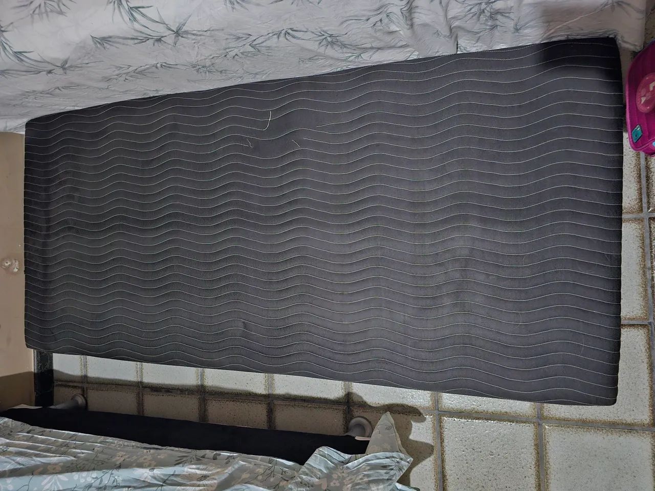Cama auxiliar solteiro com colchão integrado. - Foto 2