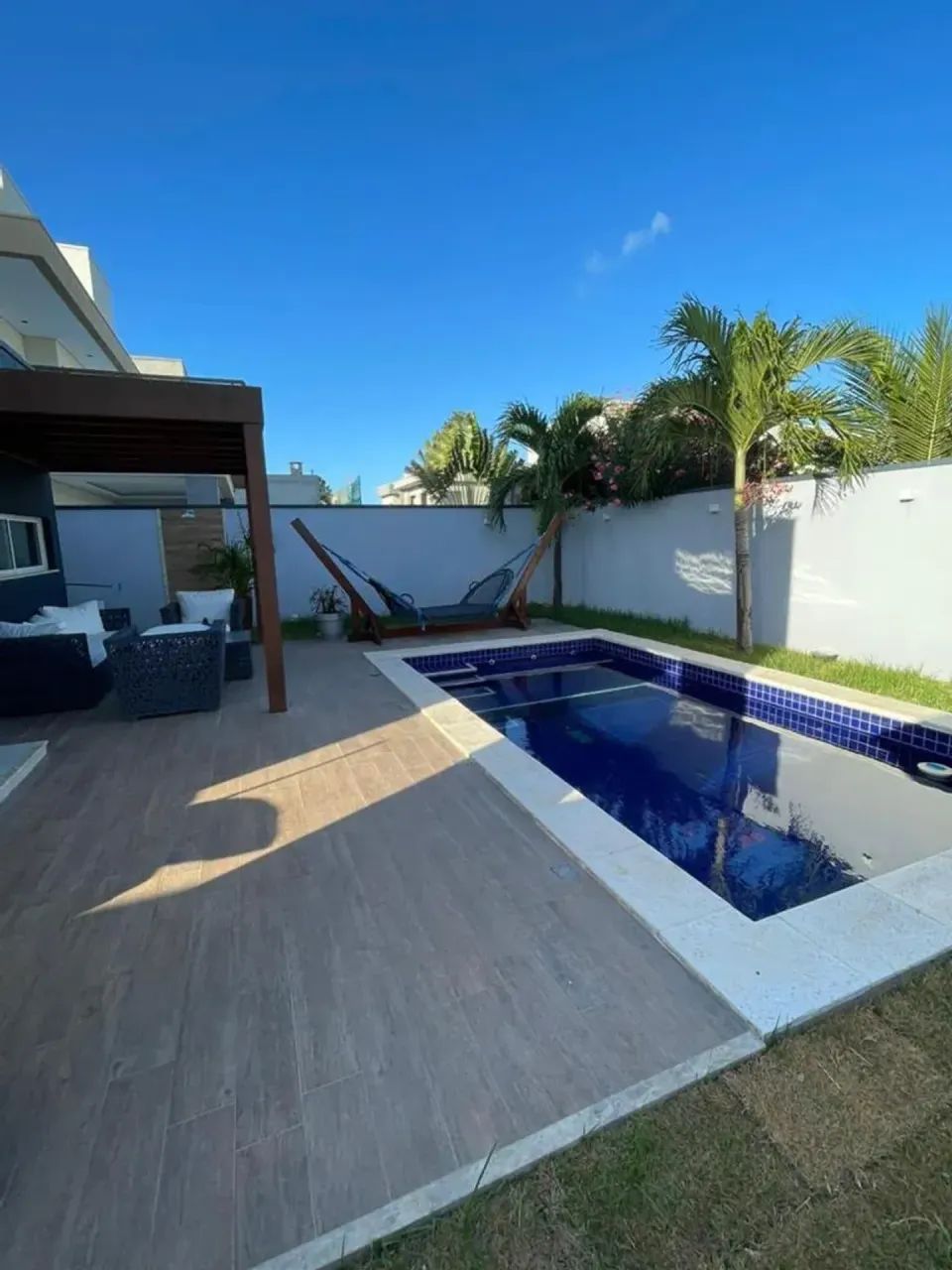Casa para locação mobiliada com 4 suítes