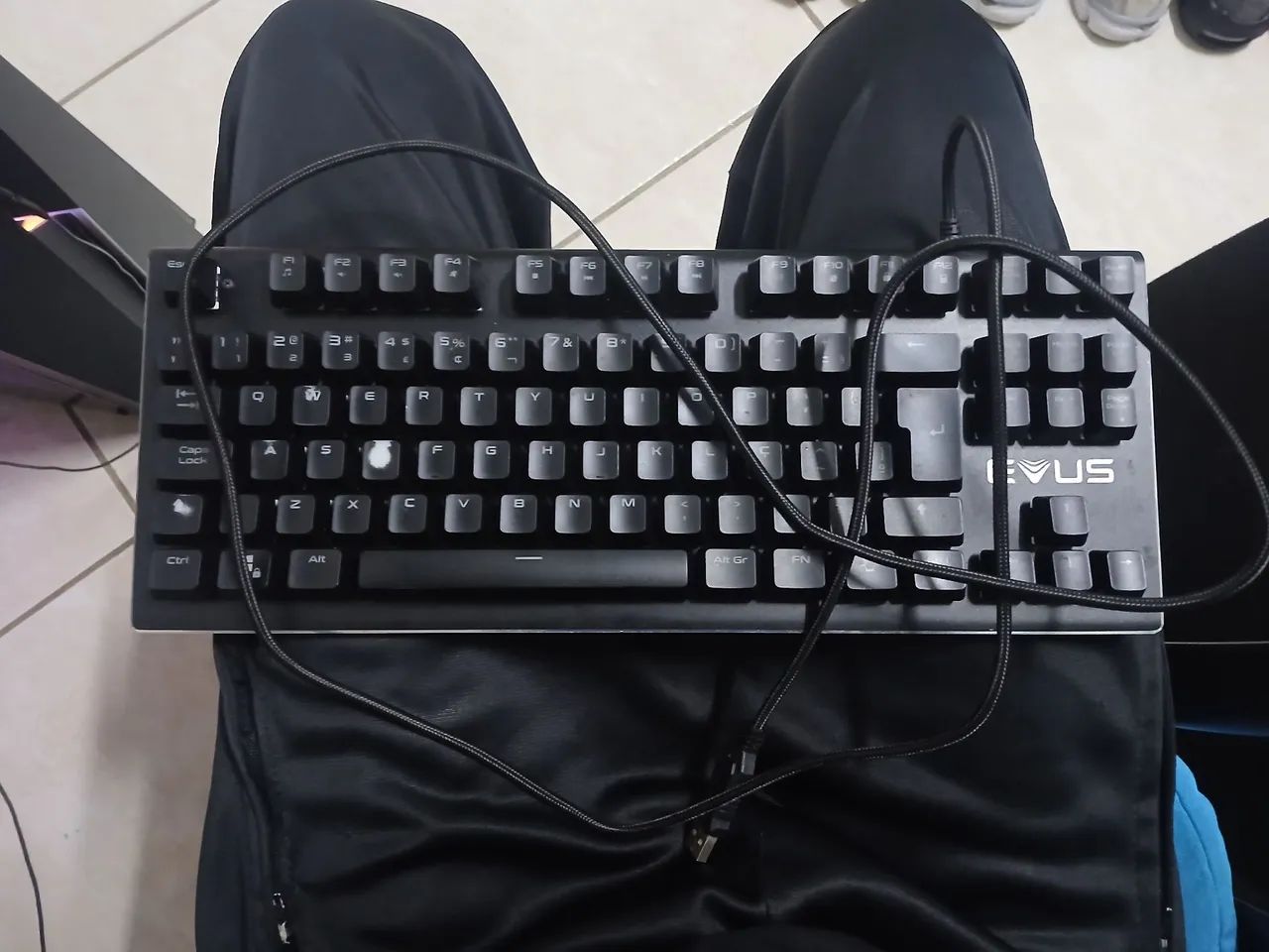 VENDO TECLADO MECANICO EVUS