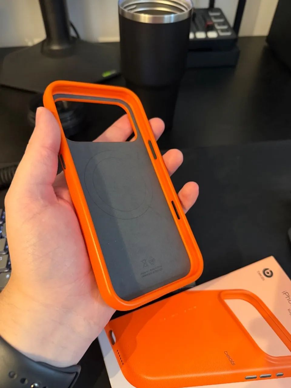 Case Beats para iPhone 17 Pro Max Laranja - Acessórios de Celular