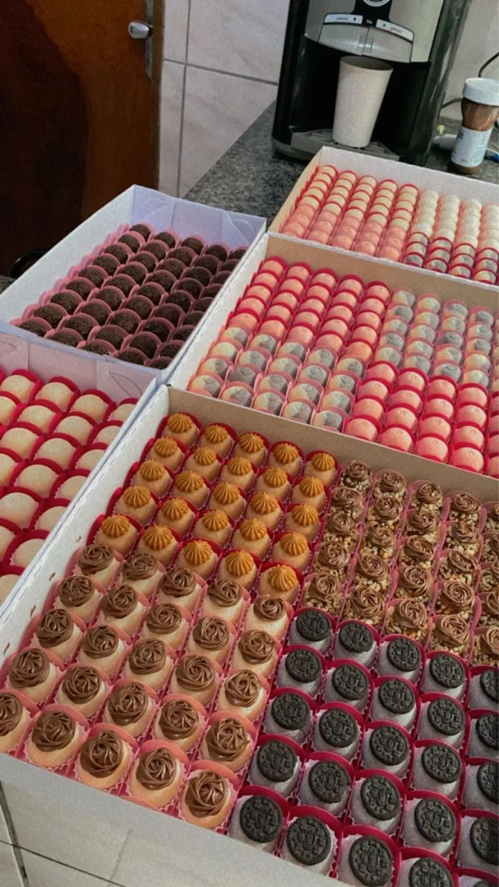Venda de bolos e doces de festa 