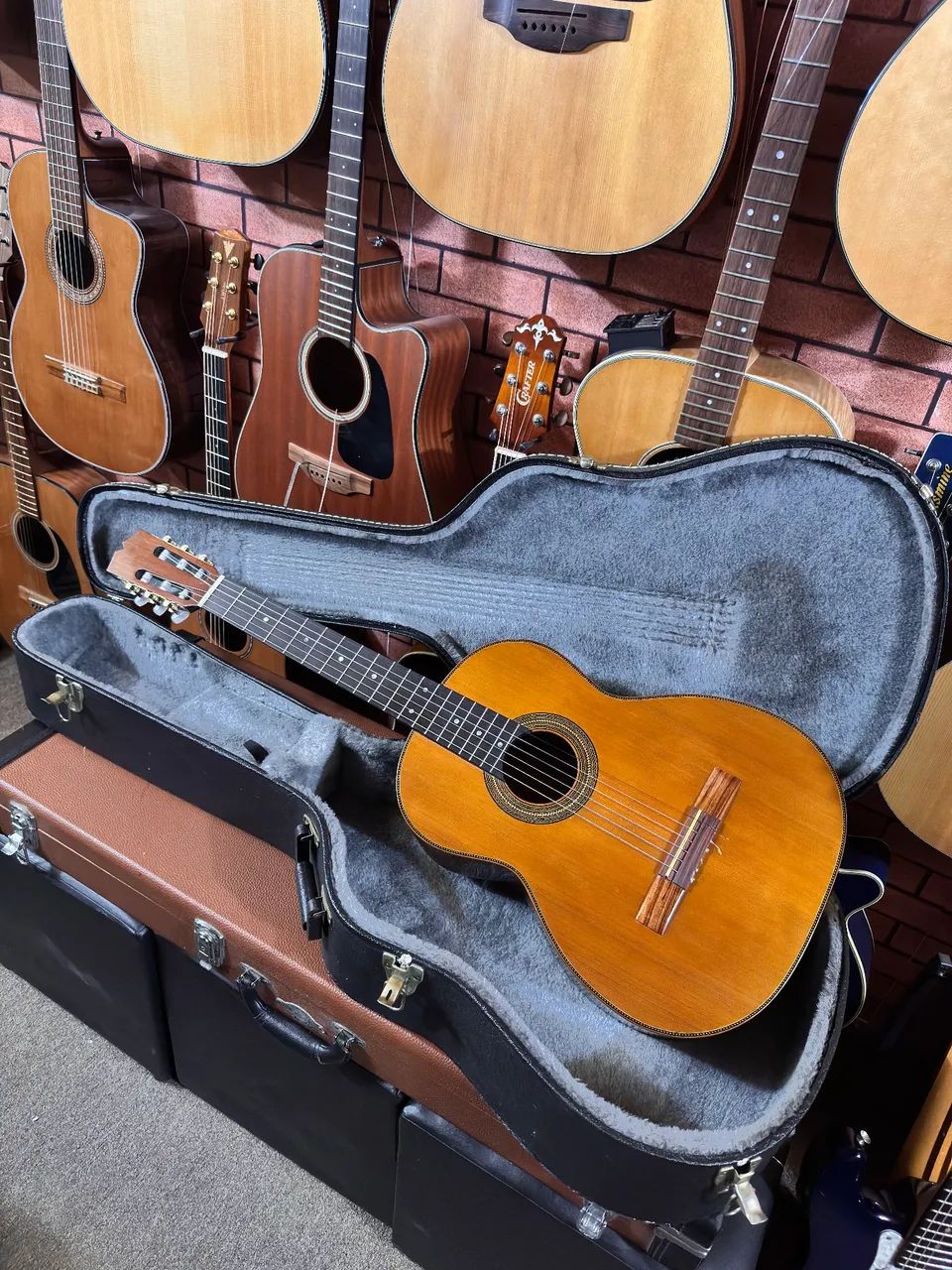 Violão Luthier Ernesto Castañera (argentino) inteiro sólido clássico som aveludado