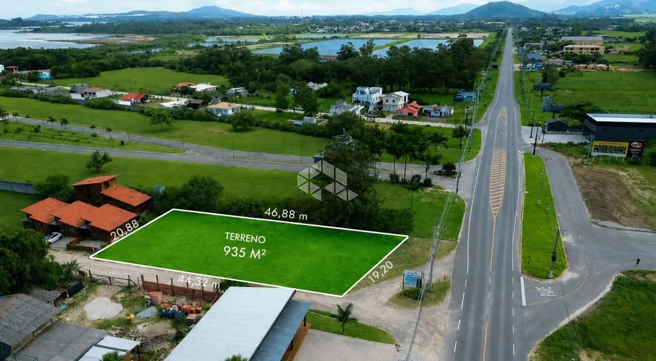 Terreno á venda em Campo D'una com 935 m²