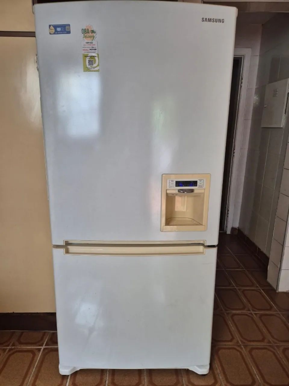 Geladeira Samsung Inverse Frost Free Inverter 110v c/ Dispenser de água na porta