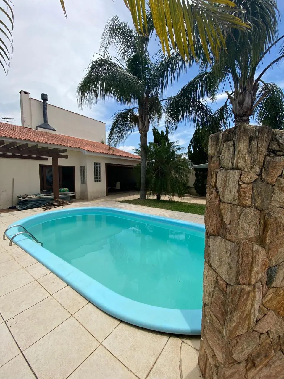Casa Ampla com Piscina e Área de Lazer no Laranjal