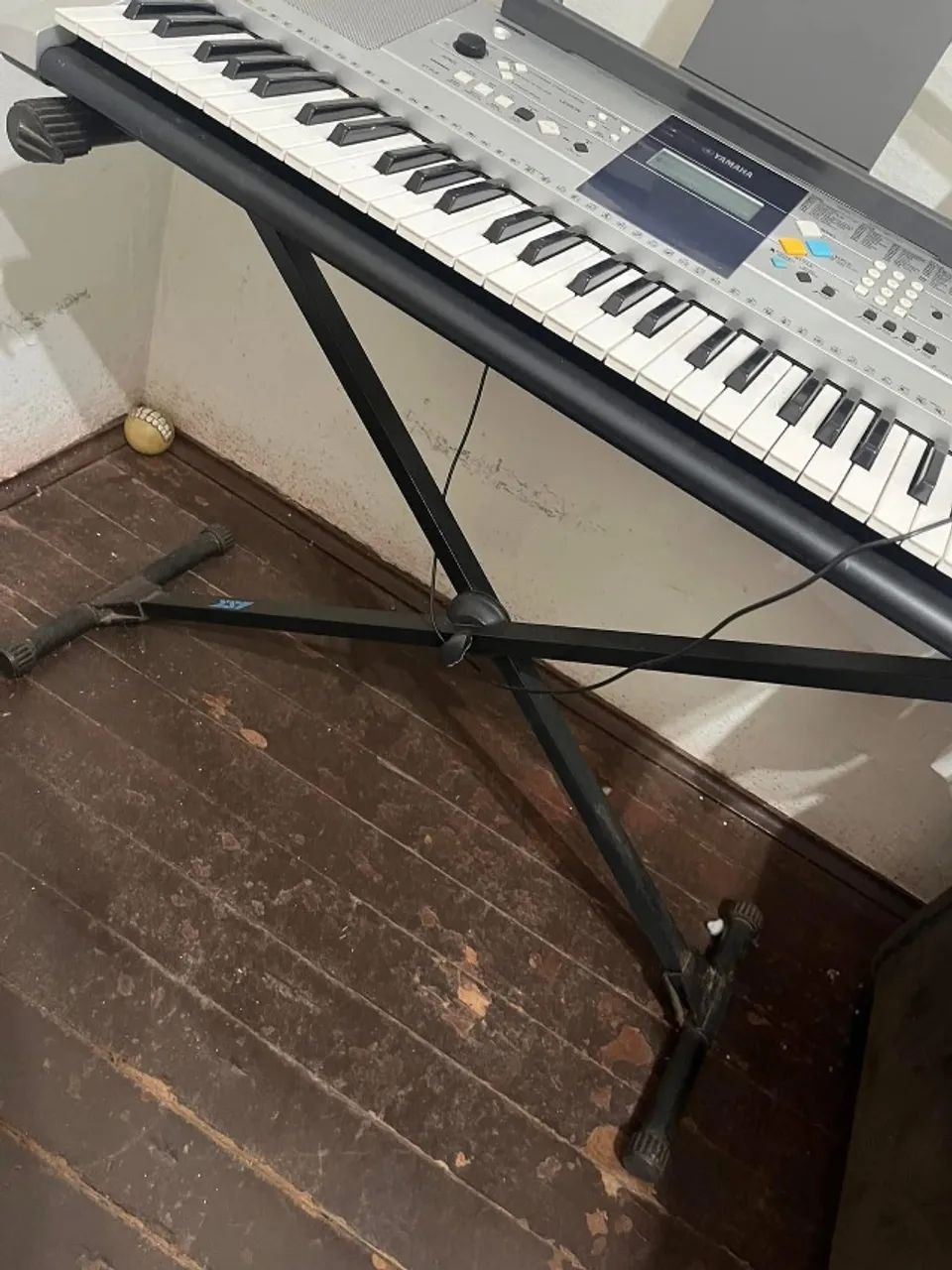 Teclado Yamaha PSR-E323