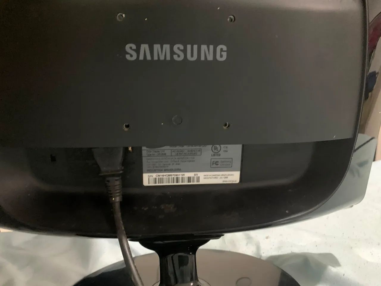 Monitor de 14 polegadas com pequena mancha, mas funcionando normalmente  - Foto 3