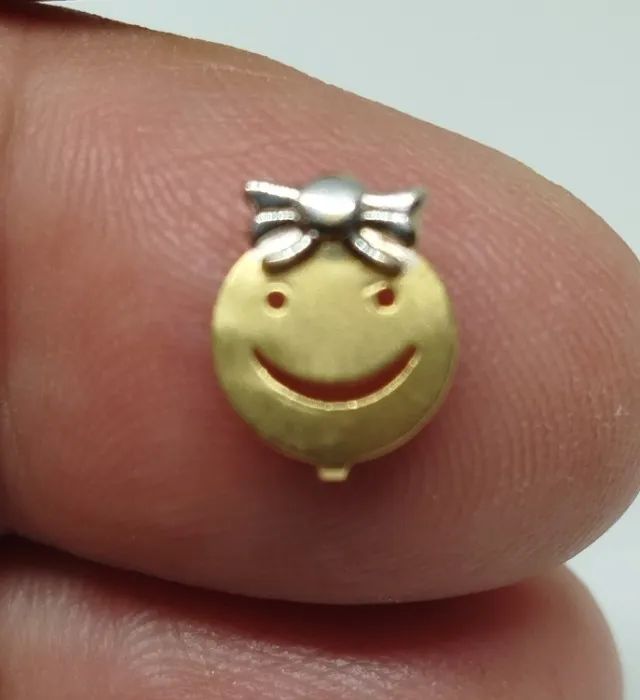 Pingente Menina ouro 18k - 1cm - Foto 3