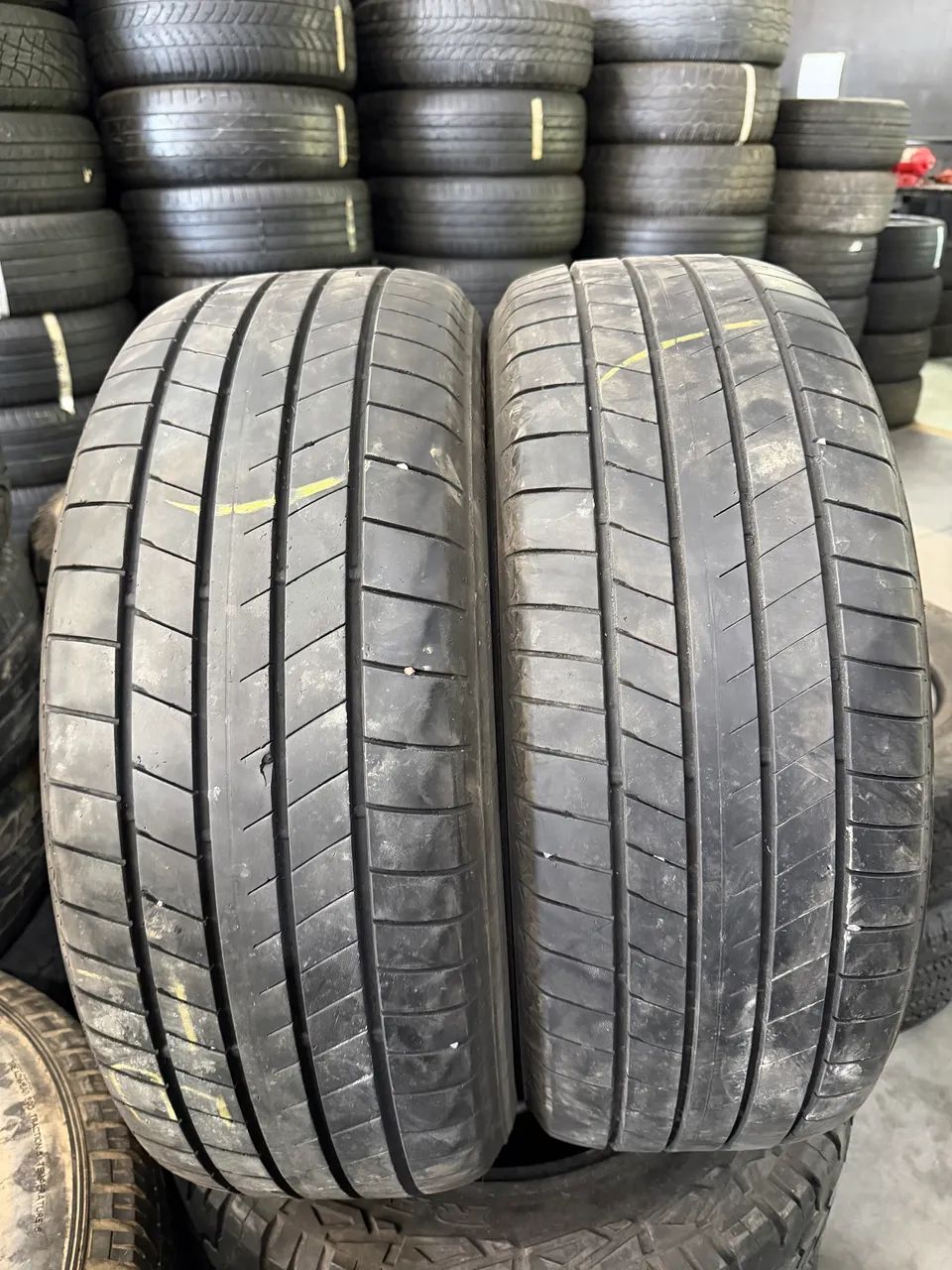 USAアルミ16 Pneus 235/55/18 marca BRIDGESTONE semi novos - Peças para carros
