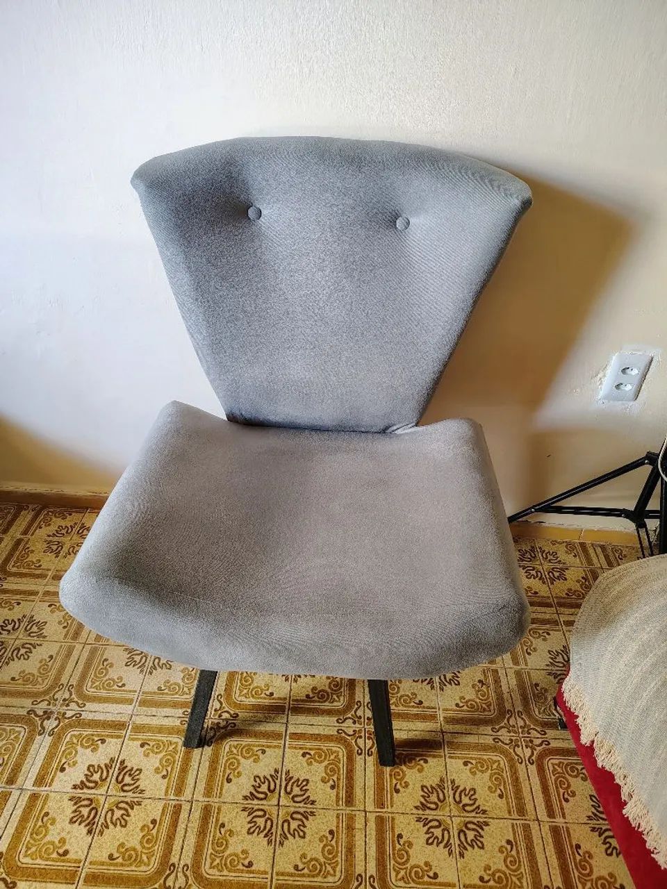 Poltrona cinza decorativa 