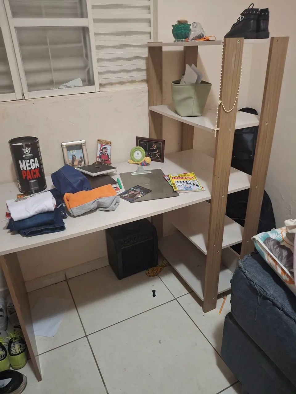 Mesa de livros e estudos.  - Foto 2