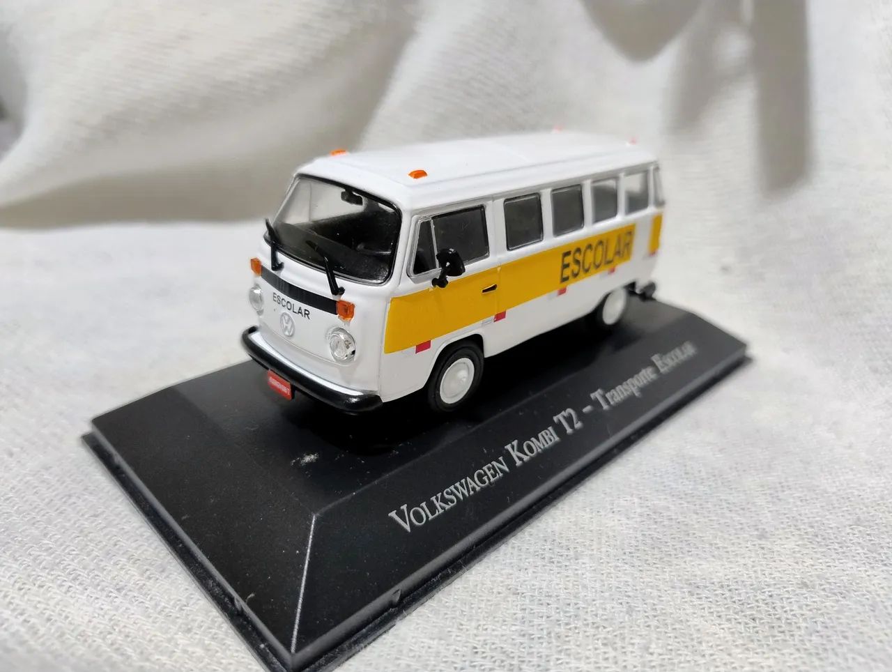 Miniatura Kombi escolar anos 80 - Foto 4