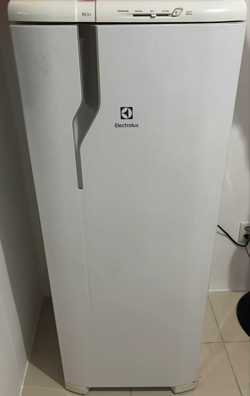 Geladeira Electrolux Degelo Prático RE31 220V