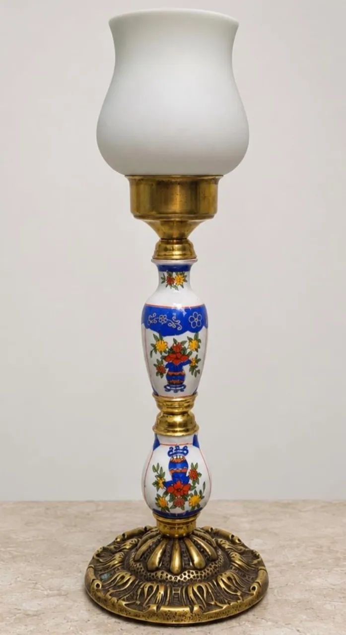 Abajur em Bronze e Porcelana com Cúpula Opalina  - Foto 4