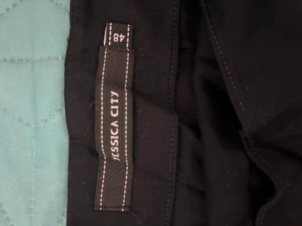 Saia preta com studs tamanho 46 (plus size) - Foto 3
