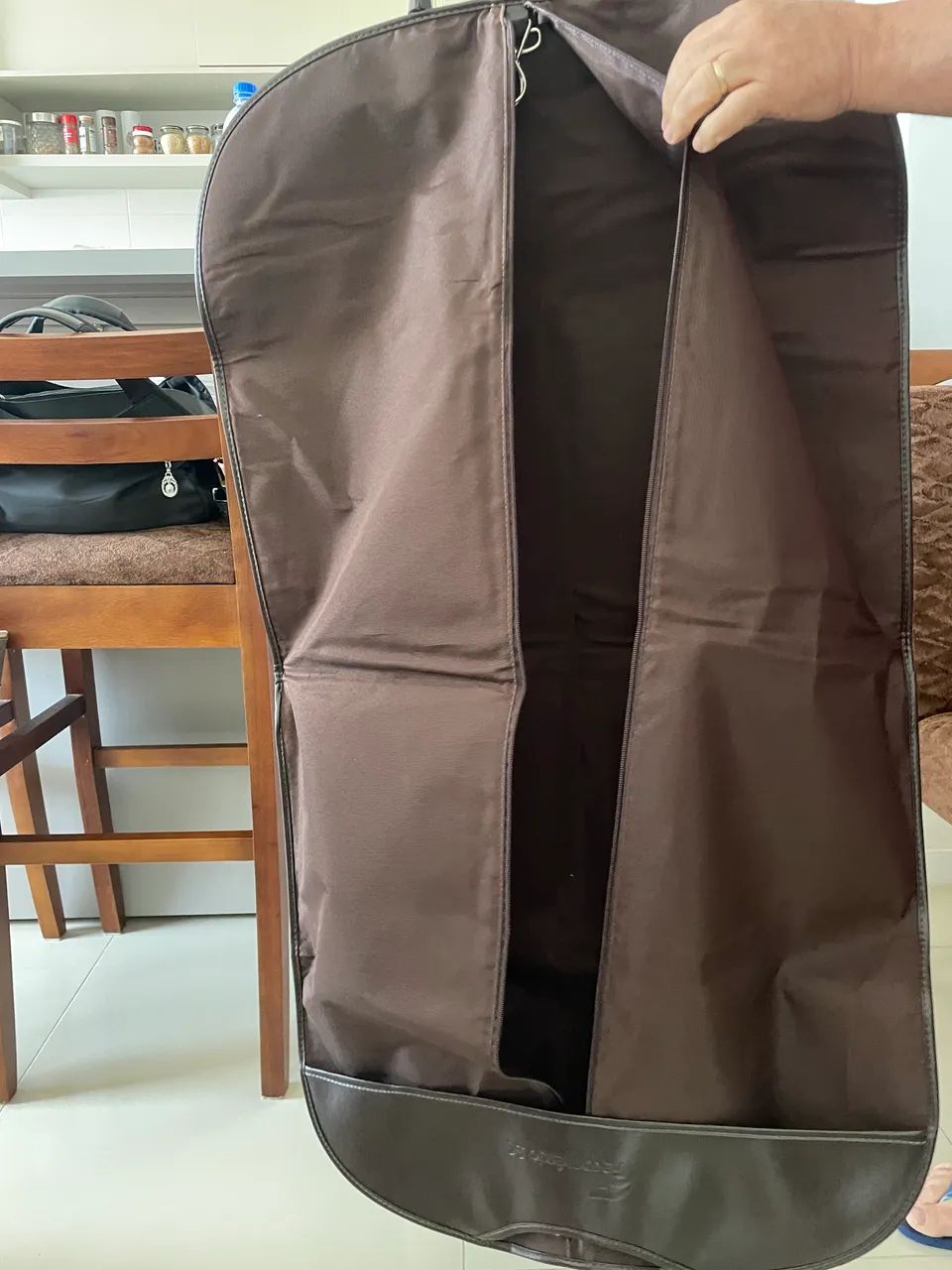 Porta-Terno Executivo em Couro - Elegante e Conservado - Foto 4