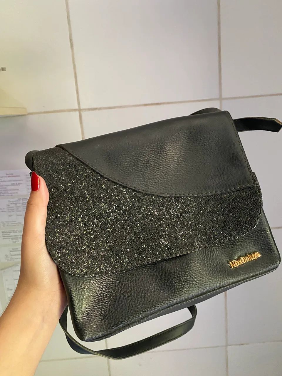 Bolsa pequena preta com brilho 