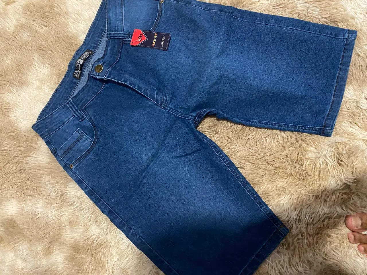 VENDO DUAS BERMUDAS JEANS 