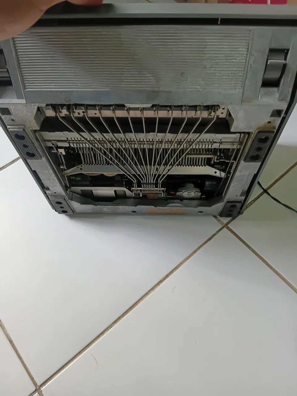 Máquina de escrever elétrica  - Foto 3