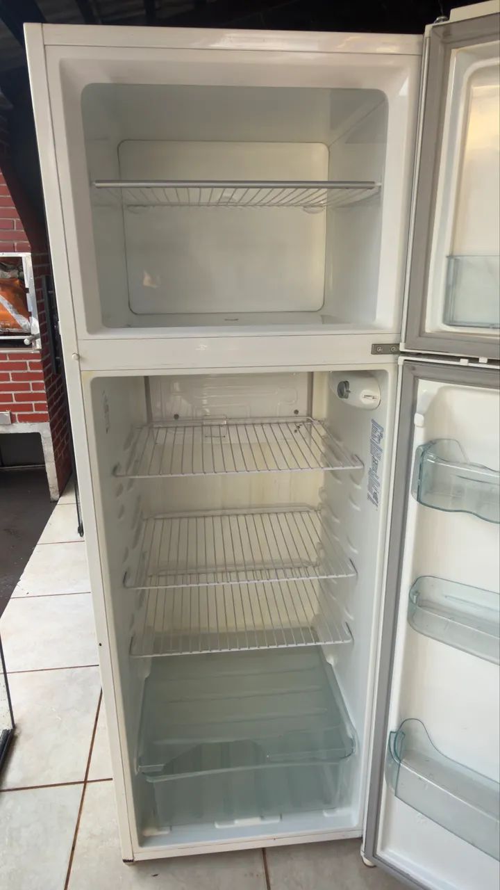 Geladeira  eletrolux 336L - Foto 3
