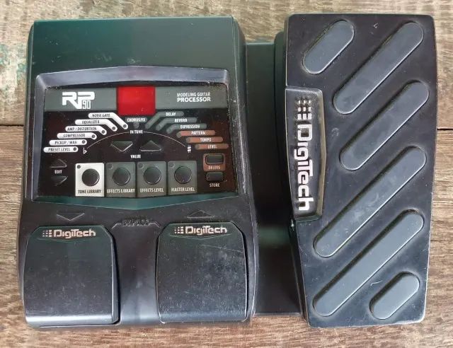 Pedaleira Digitech RP90