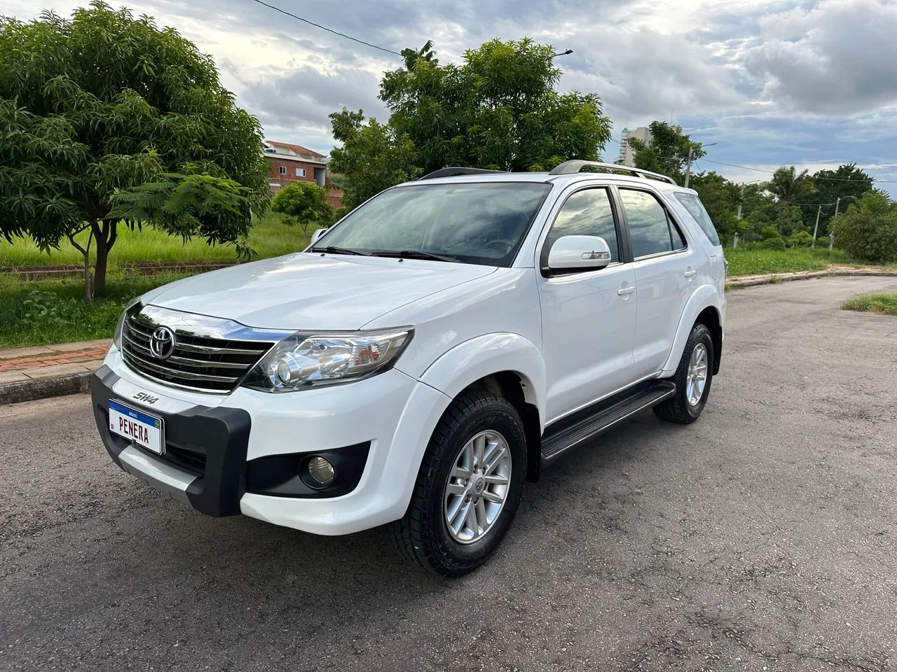 Toyota Hilux Hilux SW4 SR 4x2 2.7/ 2.7 Flex 16V Aut. 2013