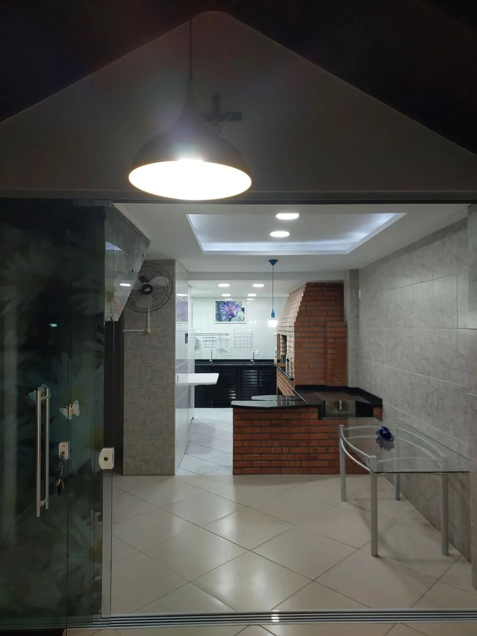 Alugo lindo imóvel com cozinha Gourmet e ótima localização.