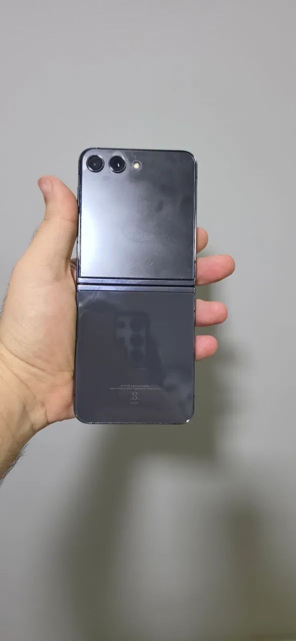 Z-Flip 5 - Foto 3