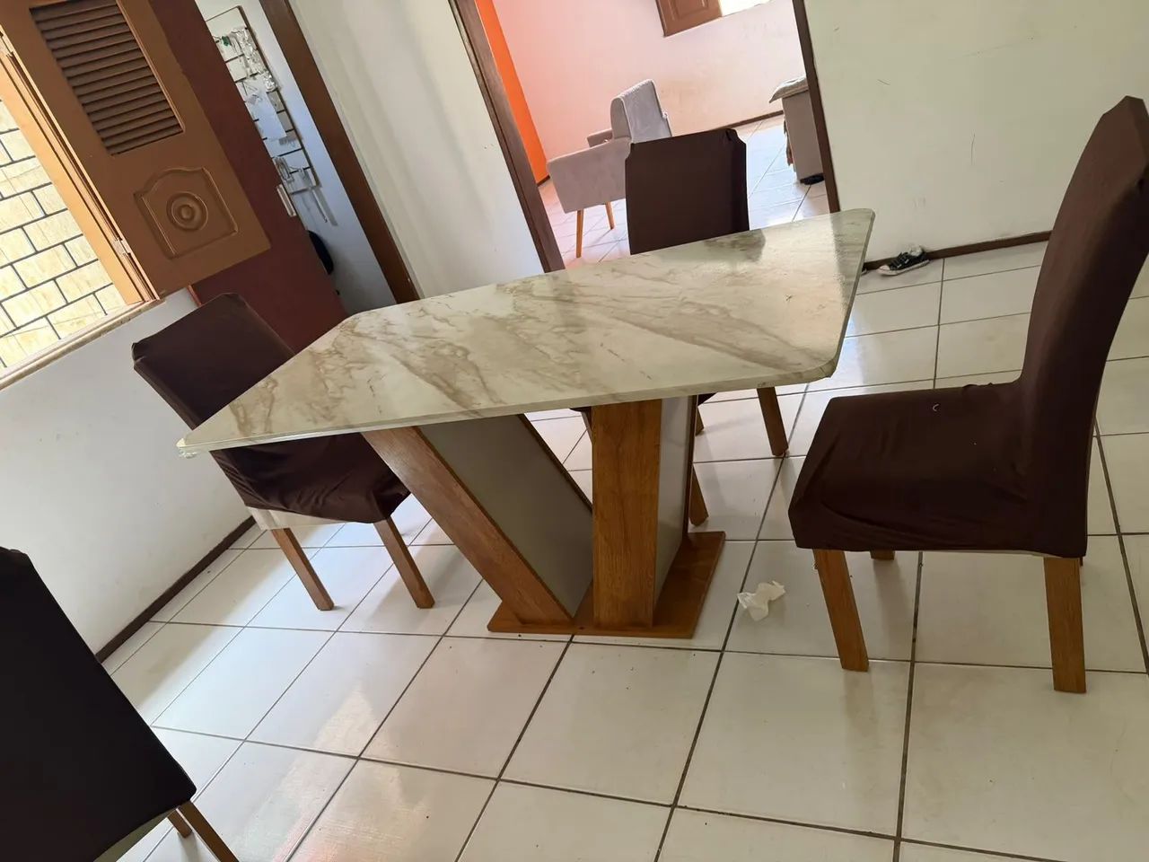 Mesa com avaria 