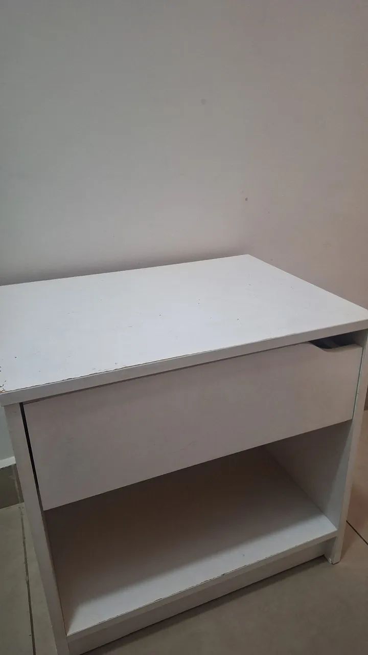 Criado mudo branco