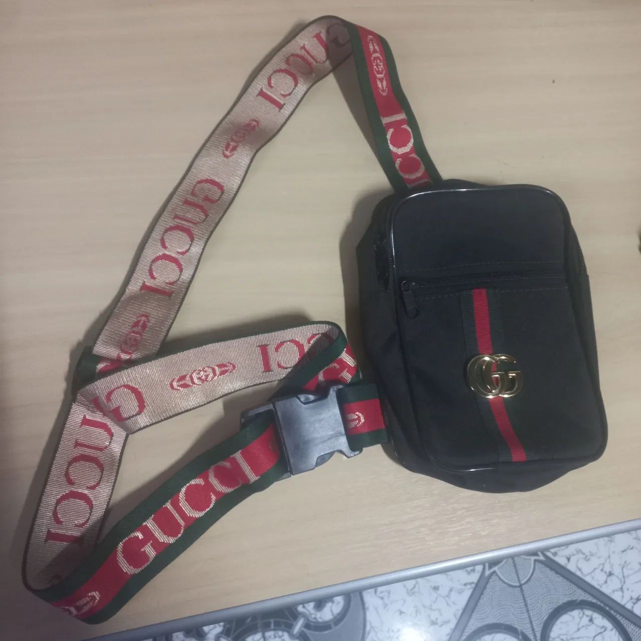 Bolsa de ombro da guci preta